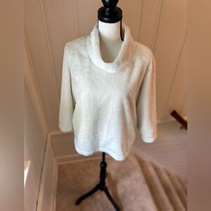 Banana Republic soft 3/4 sleeve cream sweatshirt